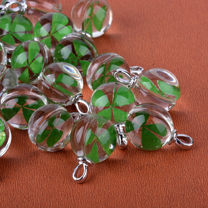 PandaHall Round Alloy Glass Pendants, with Dried Clover Inside, Platinum, 22~23x15mm, Hole: 4.5x2.5mm Alloy+Glass Round Green