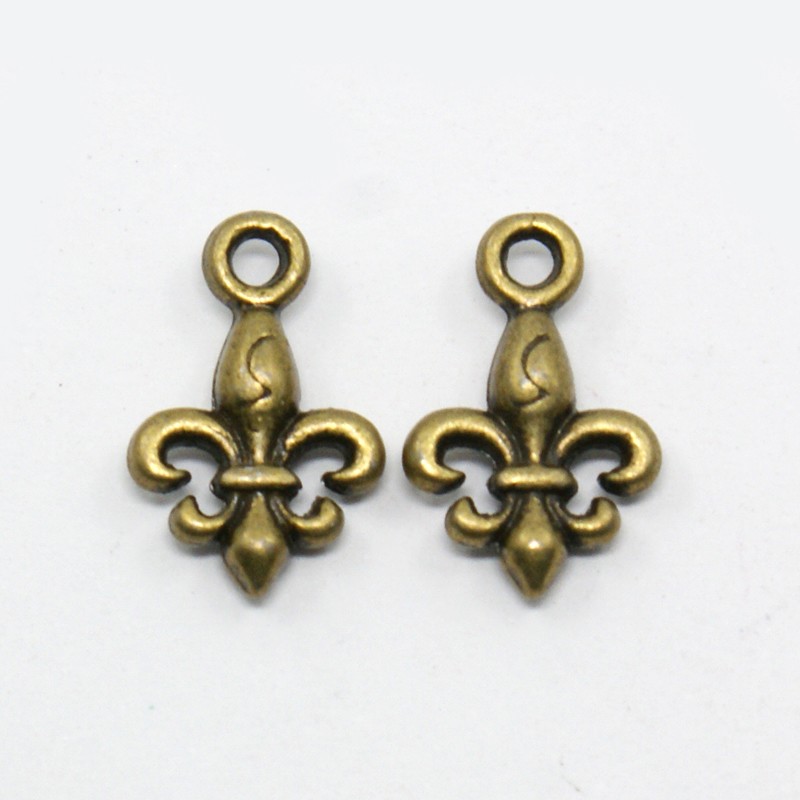 PandaHall Antique Bronze Tibetan Style Fleur De Lis Pendant, Lead Free and Nickel Free and Cadmium Free, made of Zinc Alloy, 15.5x10x3.5mm...