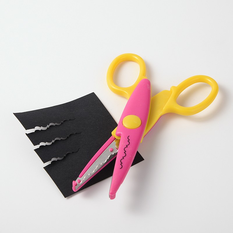 PandaHall Small Iron Craft Lace Scissors, Pinking Shears, with Plastic Handle, HotPink, 132x60x17mm Plastic Pink