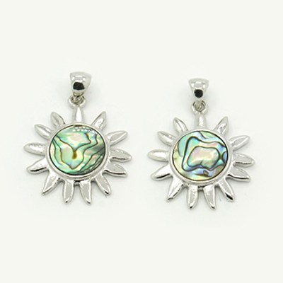 PandaHall Abalone/Paua Shell Pendants, with Brass Findings, Sun, Platinum Metal Color, Colorful, 31x27x3.5mm, Hole: 4x5mm Paua Shell Sun