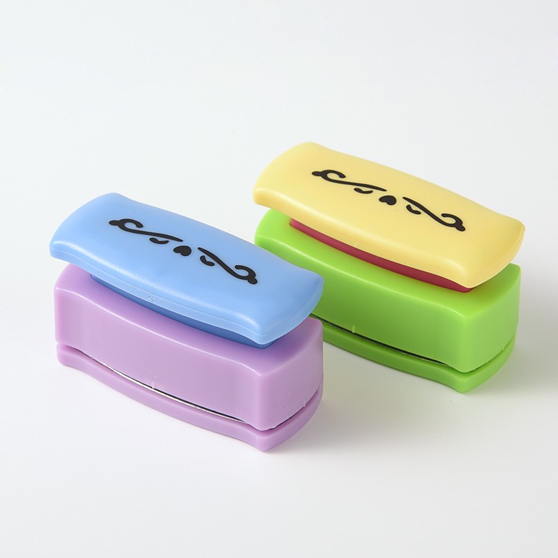 PandaHall Random Single Color or Random Mixed Color Rectangle Mini Plastic Craft Edge Punch Sets for Scrapbooking & Paper Crafts, Heart with...