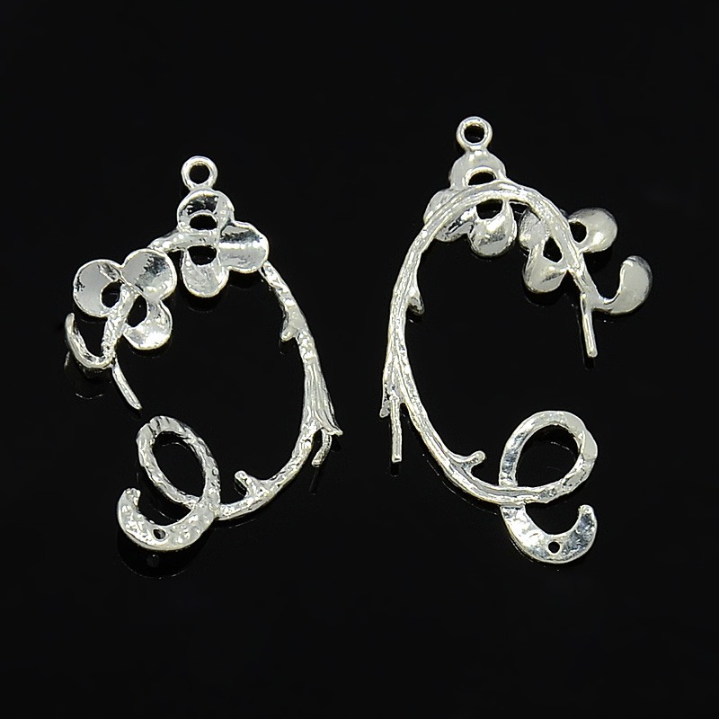 PandaHall Silver Tone Flower Brass Pendants, 28.5mm long, 20mm wide, 3mm thick, hole: 1mm Brass Flower Silver