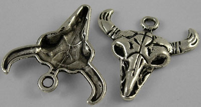 PandaHall Tibetan Style Steer Pendants, Longhorn, Lead Free and Cadmium Free, Antique Silver Alloy Cattle